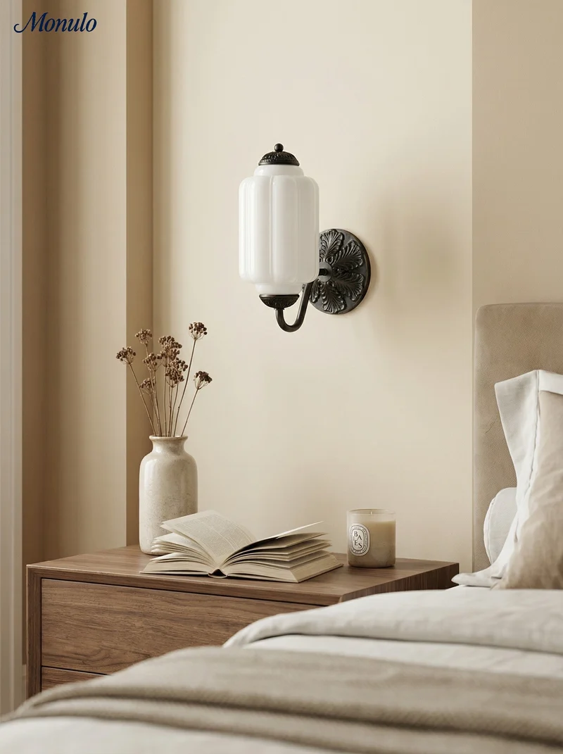 Melkglazen Wandlamp Eloise voor Hal en Slaapkamer | Vintage Wandverlichting met Melkwit Glas | Sansoti