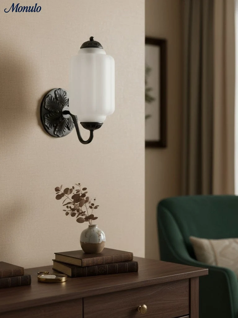 Melkglazen Wandlamp Eloise voor Hal en Slaapkamer | Vintage Wandverlichting met Melkwit Glas | Sansoti