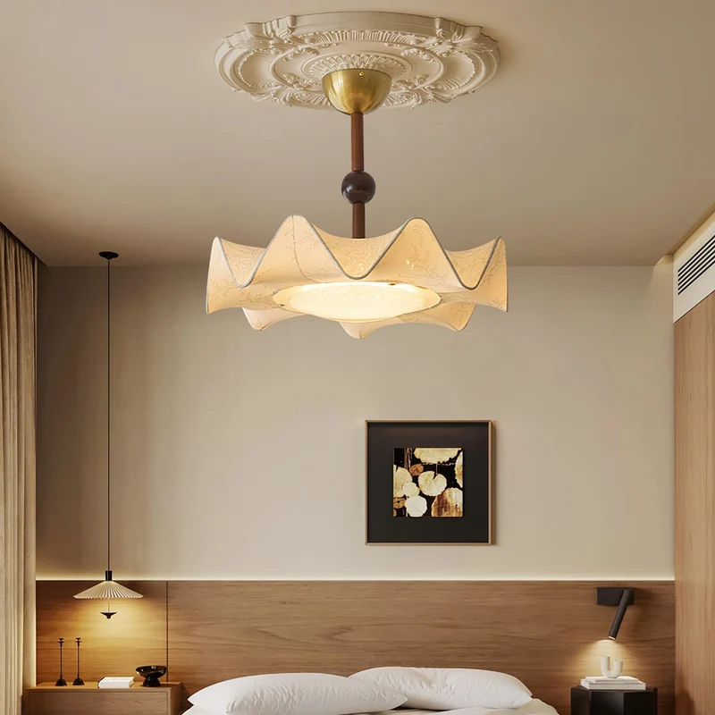 Plafondlamp met Bloemblaadjesontwerp – Walnoot & Goud – Geïntegreerde LED – Ø50cm × H44cm | Sansoti