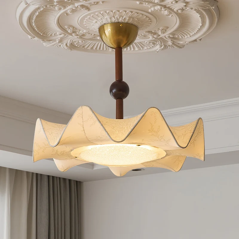Plafondlamp met Bloemblaadjesontwerp – Walnoot & Goud – Geïntegreerde LED – Ø50cm × H44cm | Sansoti