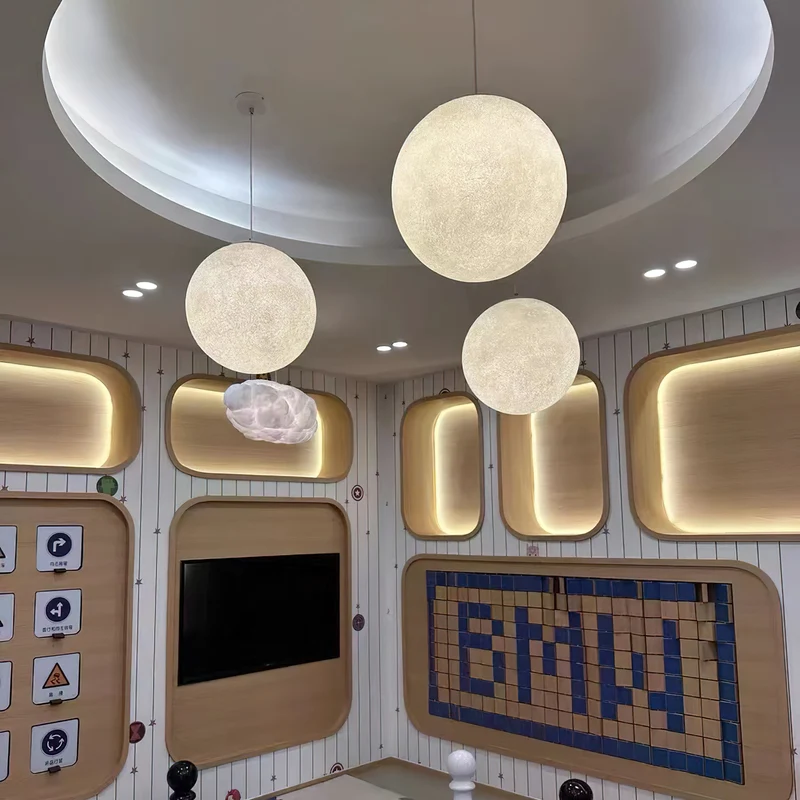 Maan Hanglamp – Realistische Textuur – 8 Maten Beschikbaar – Romantische Maanbol voor Slaapkamer Eetkamer Kinderkamer – Dimbaar Warm Licht – Schuine Plafondadapter Inbegrepen | Sansoti