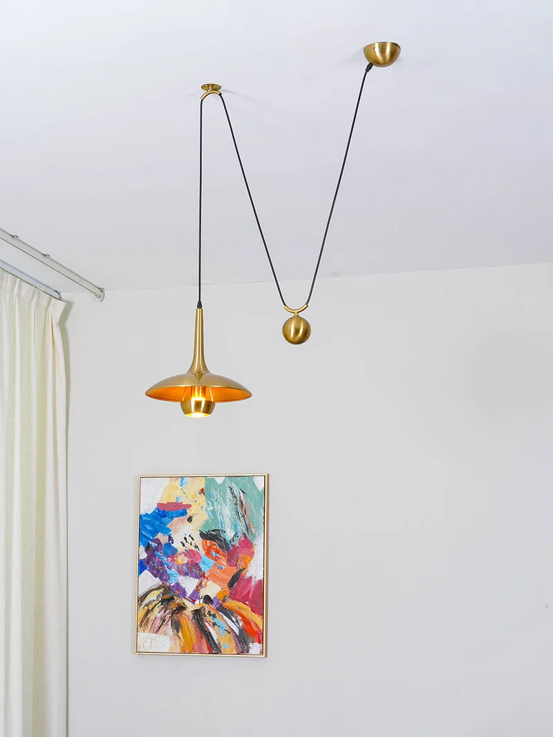 Verstelbare Hanglamp Onos – Hoogte-instelbaar met Tegengewichtbal – Chroom of Goud Metaal – Vintage 1970s Design – Retro Pendelverlichting voor Eettafel en Keukeneiland | Sansoti
