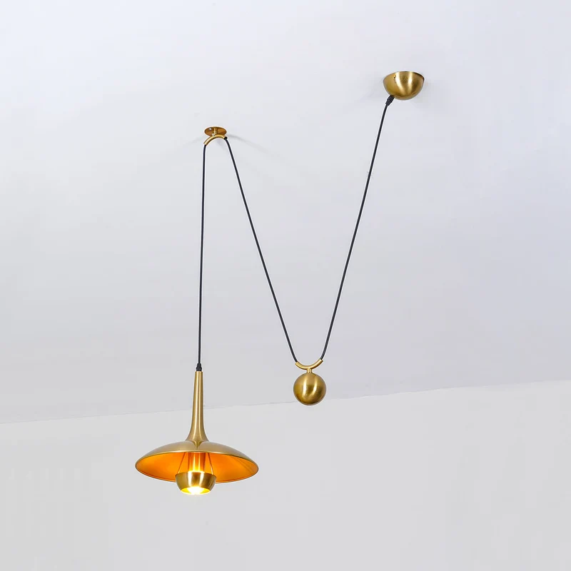 Verstelbare Hanglamp Onos – Hoogte-instelbaar met Tegengewichtbal – Chroom of Goud Metaal – Vintage 1970s Design – Retro Pendelverlichting voor Eettafel en Keukeneiland | Sansoti