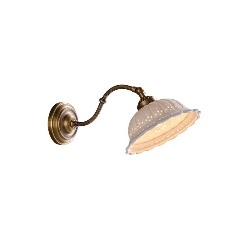 Keramische Wandlamp met Messing Armature | Vintage Victorian Stijl | Antique Brass Finish & Opengewerkte Kap | Sansoti