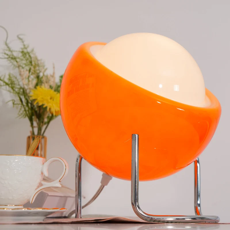 Mid-Century Tafellamp met Gekleurde Glazen Bol en Roestvrij Stalen Voet – Retro Design Verlichting voor Slaapkamer en Woonkamer | Sansoti
