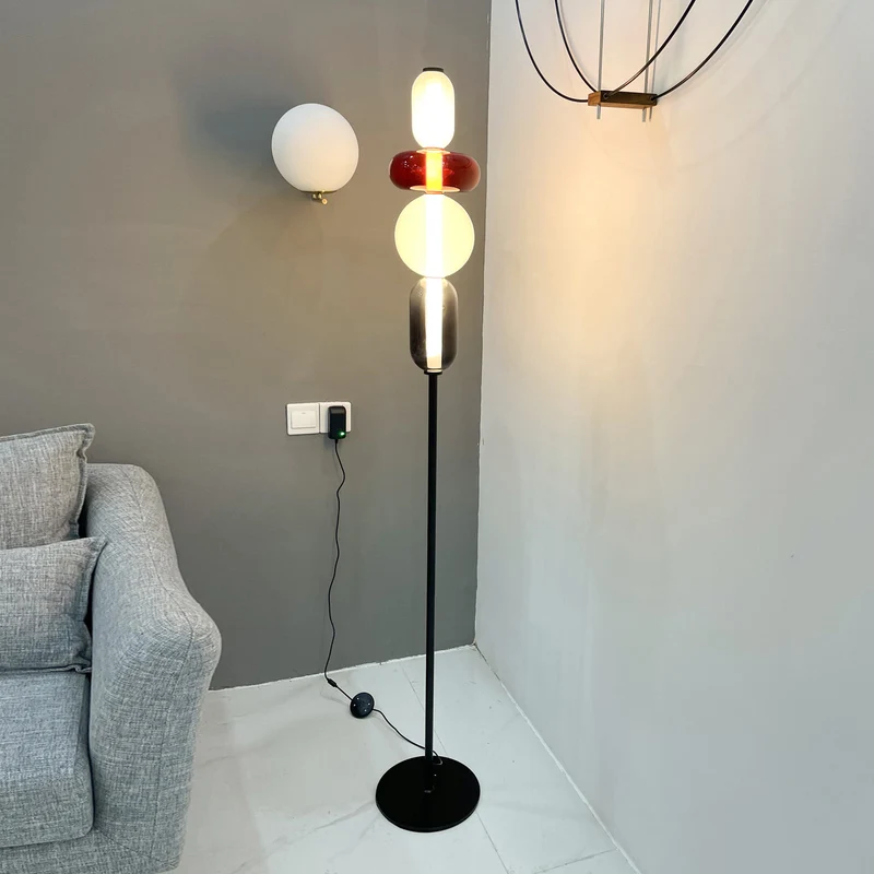 Glazen Vloerlamp met Handgeblazen Kap Zwarte Standaard Modern Design Woonkamer Verlichting | Sansoti