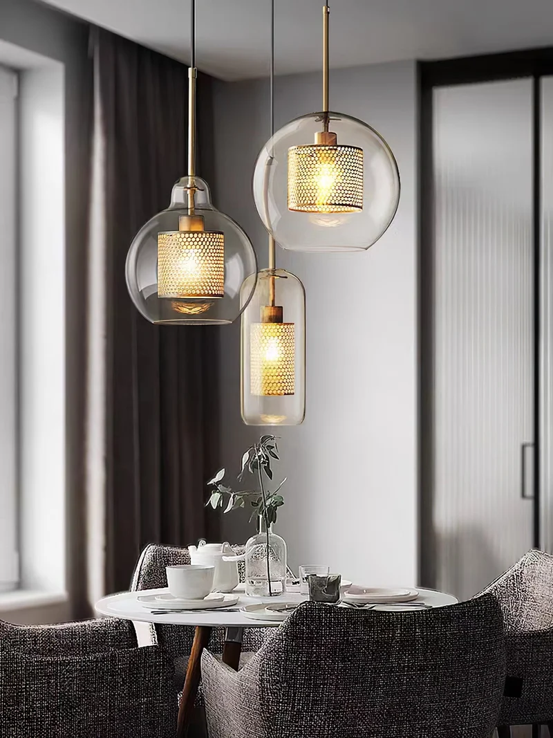 Glazen Hanglamp met Metalen Gaaskap Transparant Amber Zwart Goud 20-30cm Scandinavisch Design Eetkamer Keuken | Sansoti
