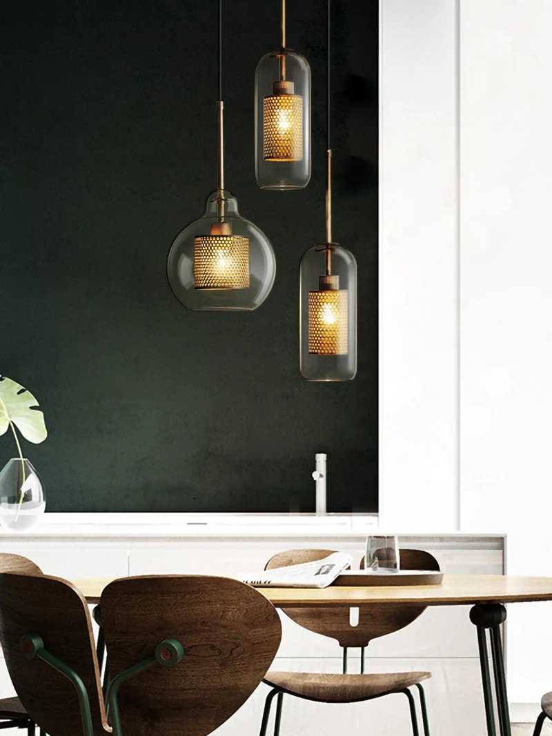 Glazen Hanglamp met Metalen Gaaskap Transparant Amber Zwart Goud 20-30cm Scandinavisch Design Eetkamer Keuken | Sansoti