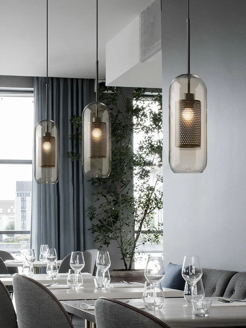 Glazen Hanglamp met Metalen Gaaskap Transparant Amber Zwart Goud 20-30cm Scandinavisch Design Eetkamer Keuken | Sansoti