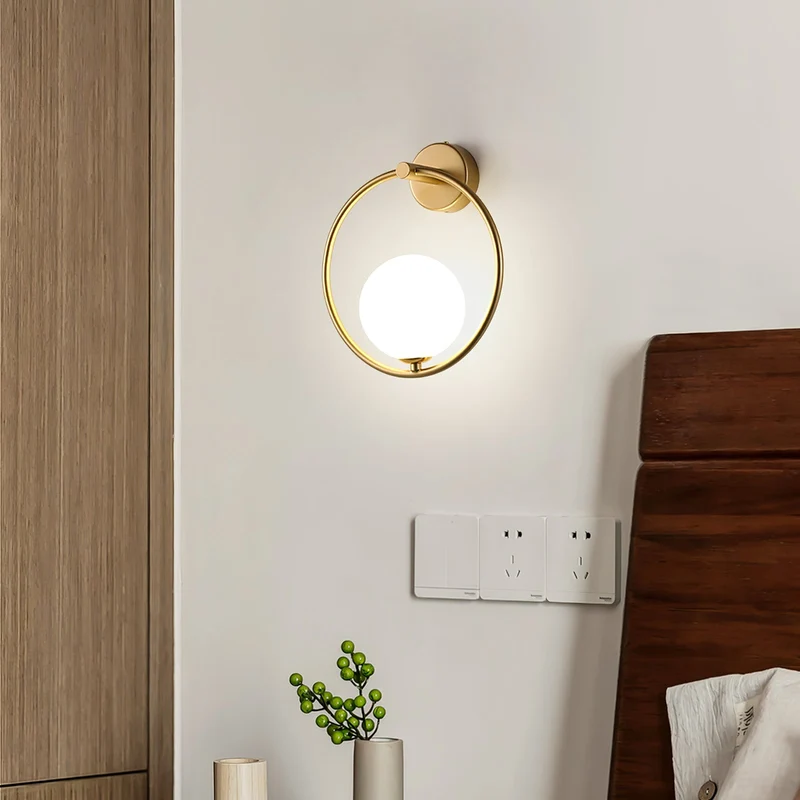 Design Wandlamp Goud Wit Glas Sfeerlicht Modern Interieur Woonaccessoires Stijlvolle Verlichting | Sansoti