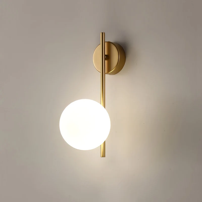 Design Wandlamp Goud Wit Glas Sfeerlicht Modern Interieur Woonaccessoires Stijlvolle Verlichting | Sansoti