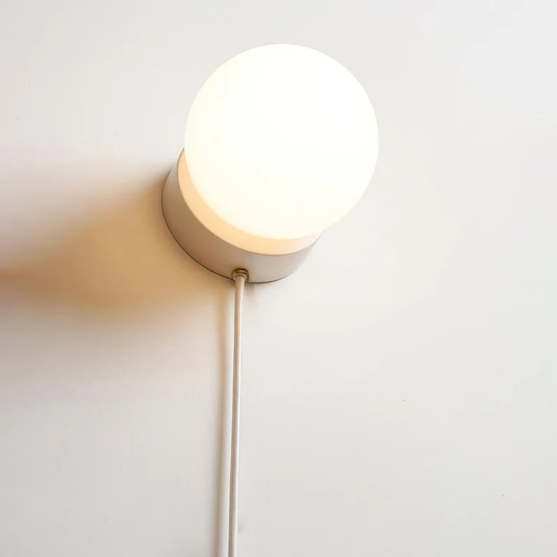 Wandlamp Plug-In Glas & IJzer Zwart Wit Sfeerlicht Slaapkamer Gang | Sansoti