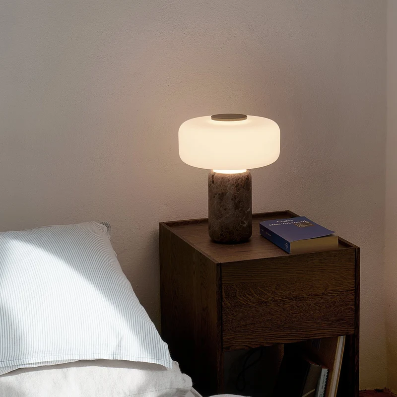 Oplaadbare Marmeren Tafellamp met Opaalglaskapje – Dimbaar Draadloos Sfeerlicht met Natuursteen Basis voor Woonkamer Slaapkamer Luxe Interieur | Sansoti