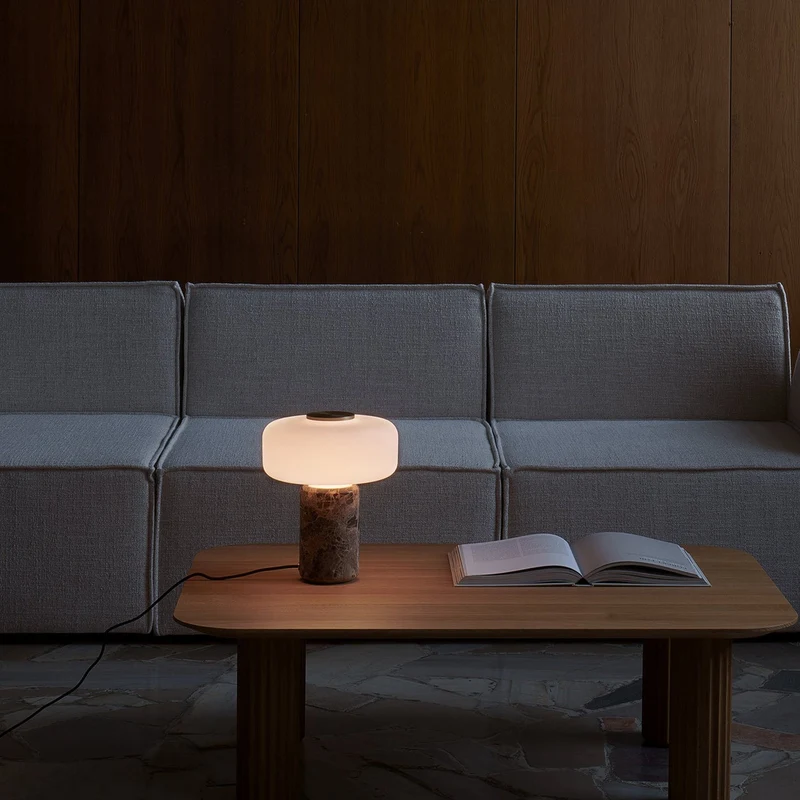 Oplaadbare Marmeren Tafellamp met Opaalglaskapje – Dimbaar Draadloos Sfeerlicht met Natuursteen Basis voor Woonkamer Slaapkamer Luxe Interieur | Sansoti
