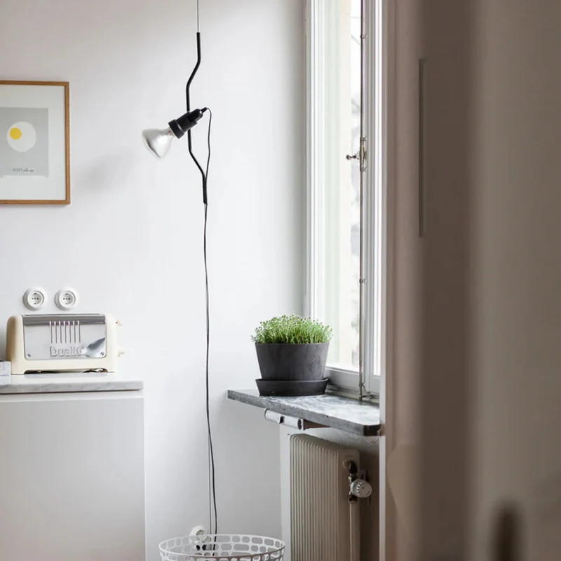 In Hoogte Verstelbare Hanglamp met Metalen Buiskap – Zwart/Wit/Rood | Sansoti