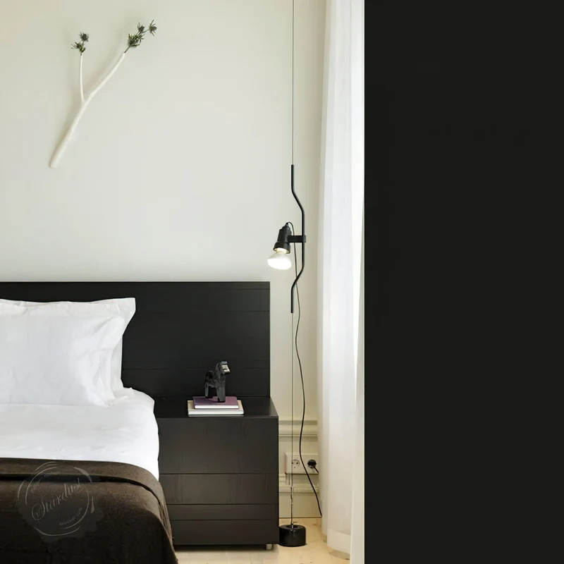 In Hoogte Verstelbare Hanglamp met Metalen Buiskap – Zwart/Wit/Rood | Sansoti