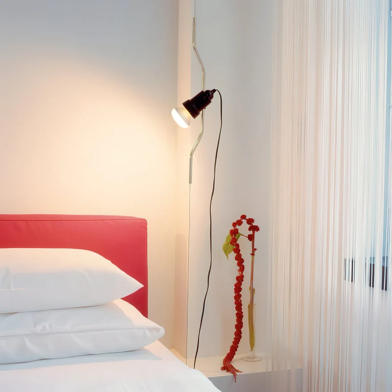 In Hoogte Verstelbare Hanglamp met Metalen Buiskap – Zwart/Wit/Rood | Sansoti