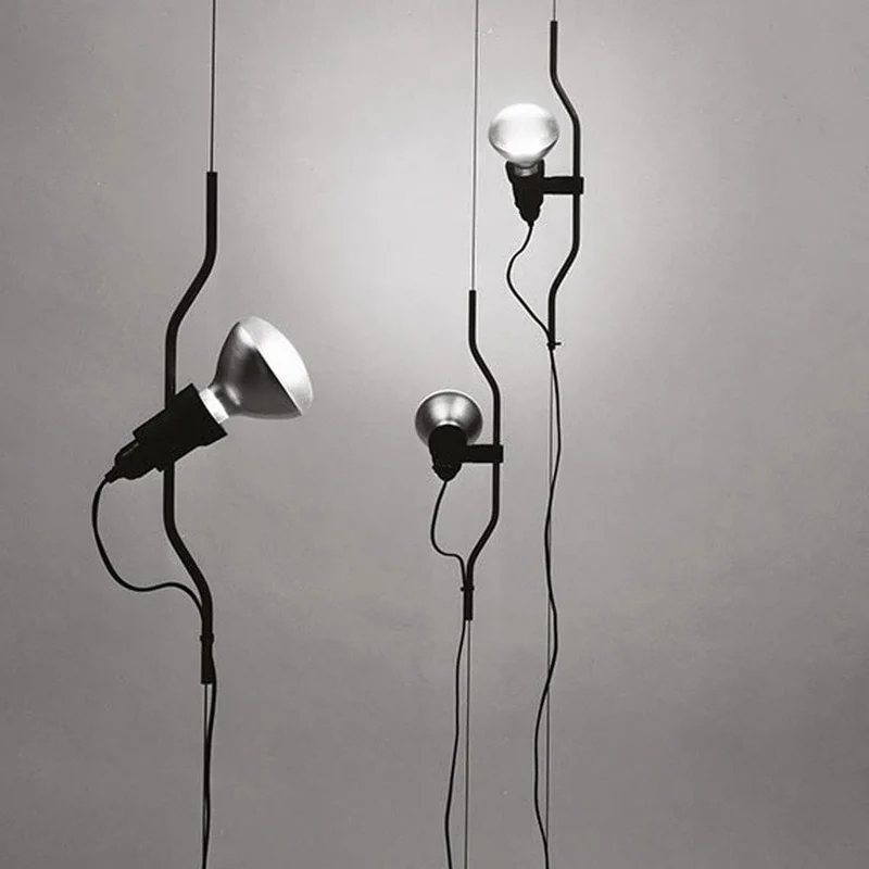 In Hoogte Verstelbare Hanglamp met Metalen Buiskap – Zwart/Wit/Rood | Sansoti