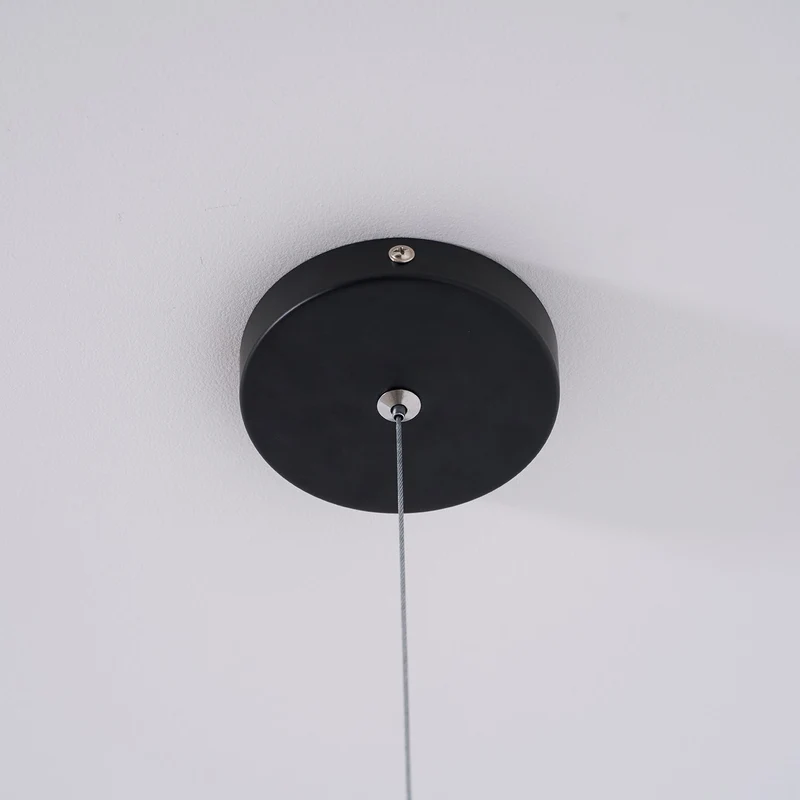 In Hoogte Verstelbare Hanglamp met Metalen Buiskap – Zwart/Wit/Rood | Sansoti