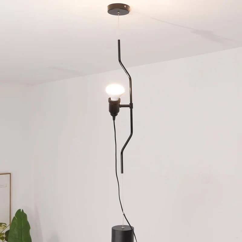 In Hoogte Verstelbare Hanglamp met Metalen Buiskap – Zwart/Wit/Rood | Sansoti