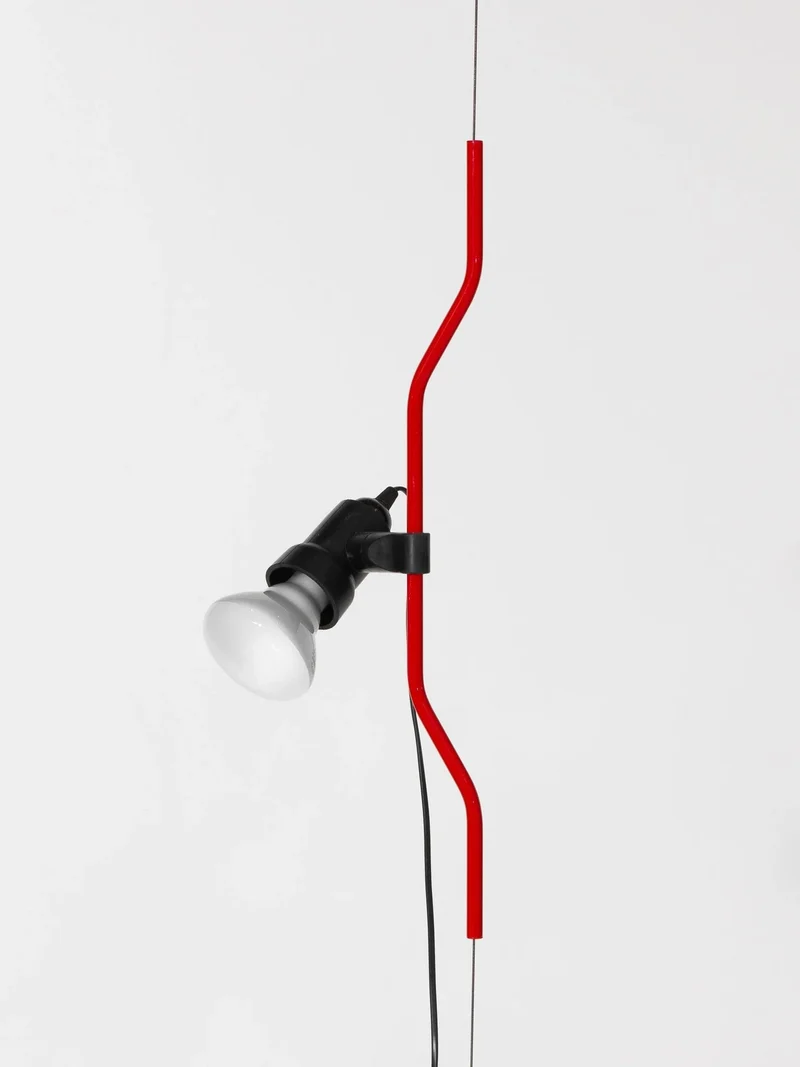 In Hoogte Verstelbare Hanglamp met Metalen Buiskap – Zwart/Wit/Rood | Sansoti