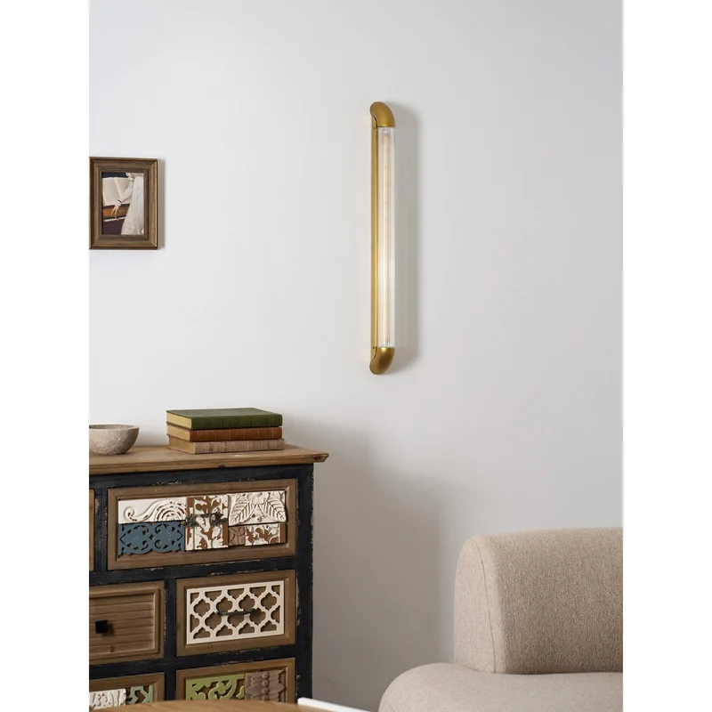 Wandlamp met Geribbelde Glazen Buis en Gebogen Roestvrijstalen Accenten | Moderne Verlichting met Geïntegreerde LED | Sansoti