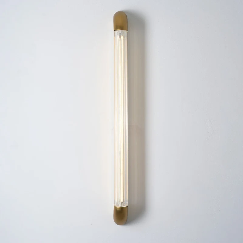 Wandlamp met Geribbelde Glazen Buis en Gebogen Roestvrijstalen Accenten | Moderne Verlichting met Geïntegreerde LED | Sansoti