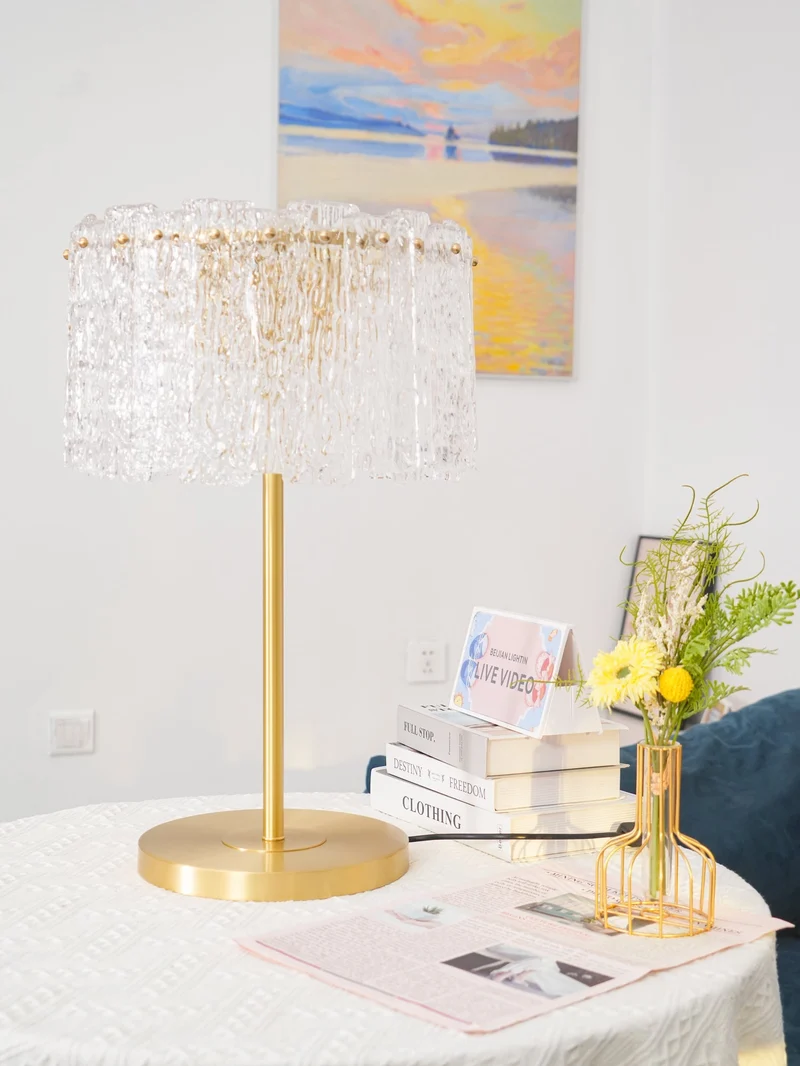 Glazen Tafellamp met Messing Voet – Design Verlichting voor Interieur | Sansoti