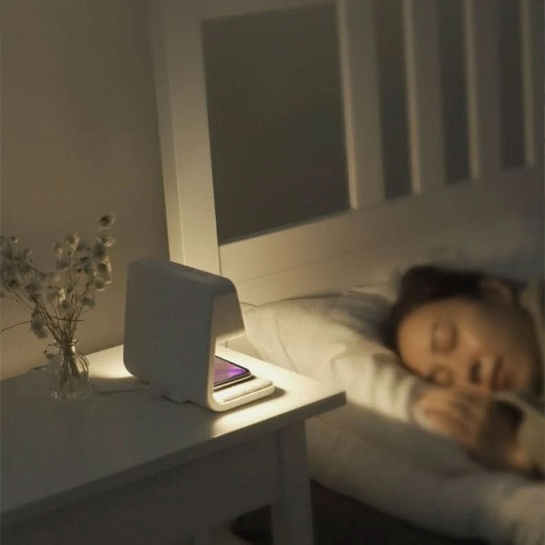 Multifunctioneel LED Wekker met Draadloze Oplader en Dimfunctie - Modern Design voor Nachtkastje | Sansoti