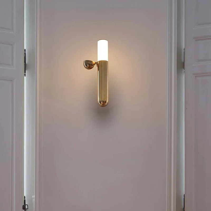 DCWéditions ISP LED Wandleuchte Messing
