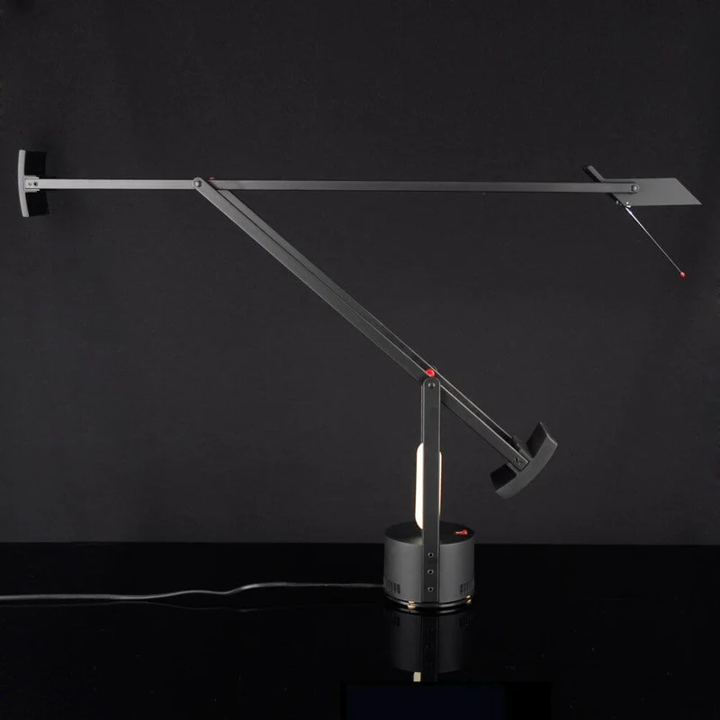 Artemide Tizio 50 LED Schreibtischlampe Schwarz