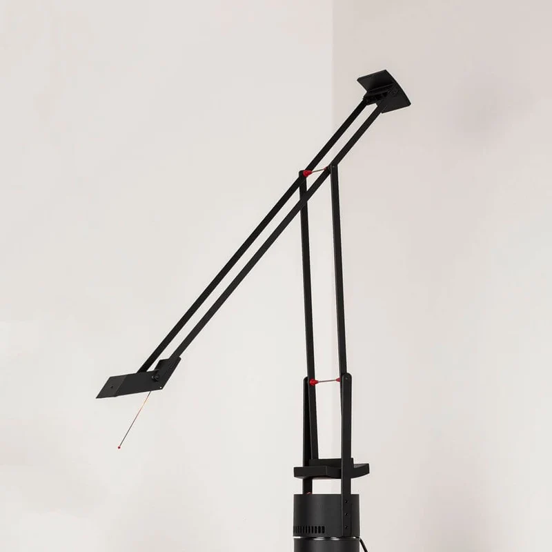 Artemide Tizio 50 LED Schreibtischlampe Schwarz