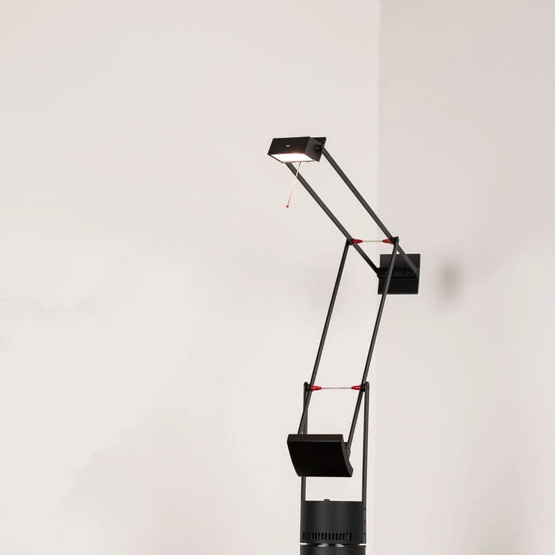 Artemide Tizio 50 LED Schreibtischlampe Schwarz