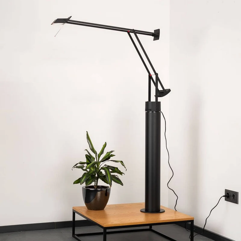 Artemide Tizio 50 LED Schreibtischlampe Schwarz