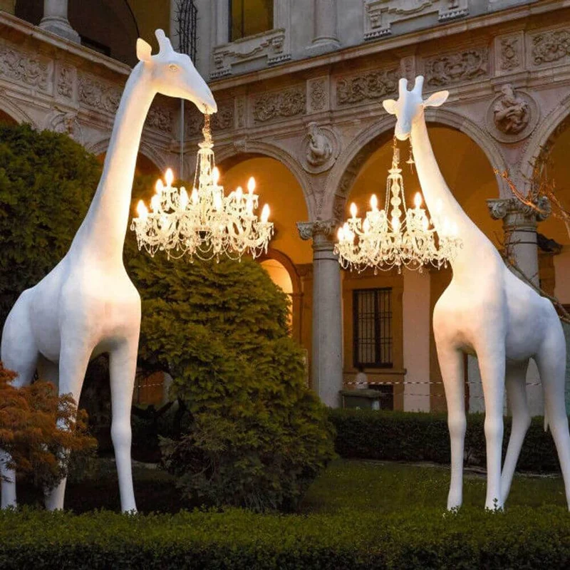 Giraffe in Love Stehleuchte 400cm Lebensgroß