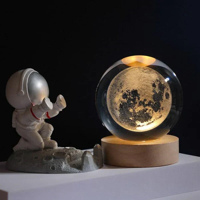 3D Gravure Verlichte Glazen Bol met Houten Voet | Cosmos Sterrenstelsel LED Nachtlampje USB Decoratieve Bol | Sansoti
