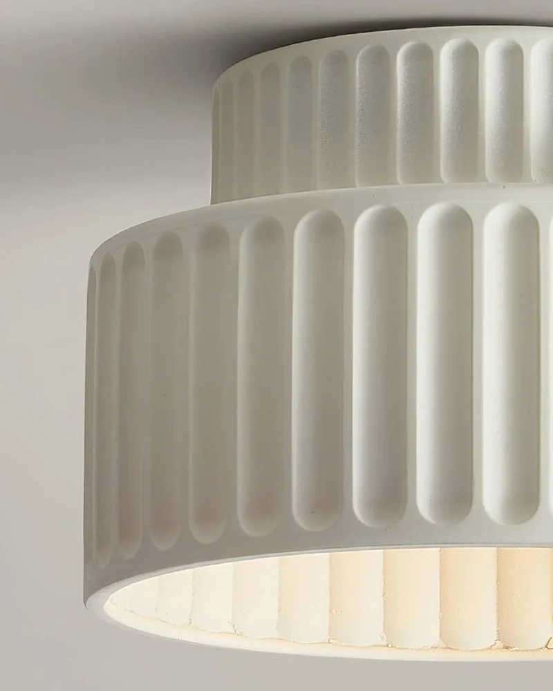 Geribde plafondlamp van hars met zachte sfeerverlichting | Sansoti