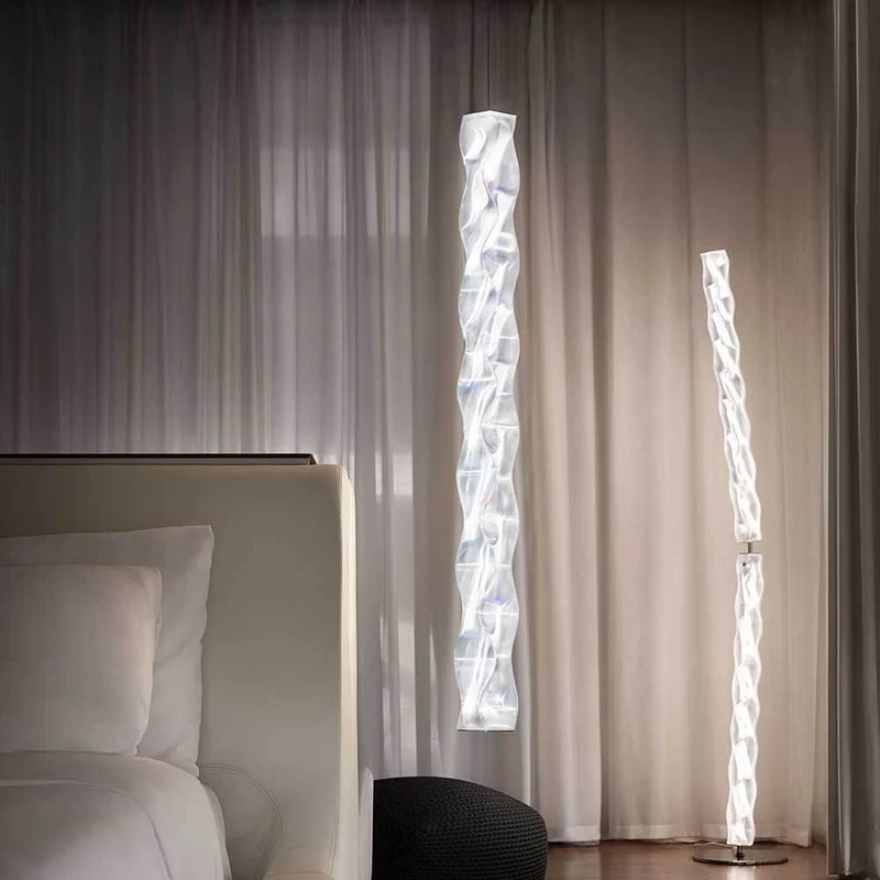 Slamp Hugo LED-Pendelleuchte vertikal aus Lentiflex-Kunststoff