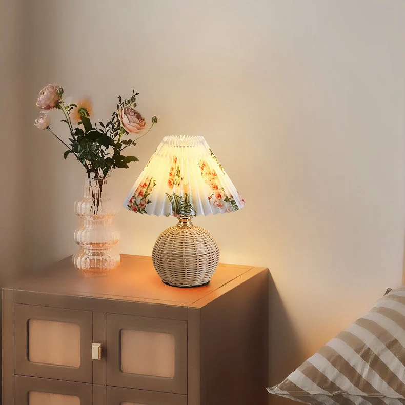 Rotan Tafellamp Geplooide Kap USB 5W Slaapkamer Nachtkastje Scandinavisch Boho Sfeerverlichting Riet Bureau Leeslamp | Sansoti