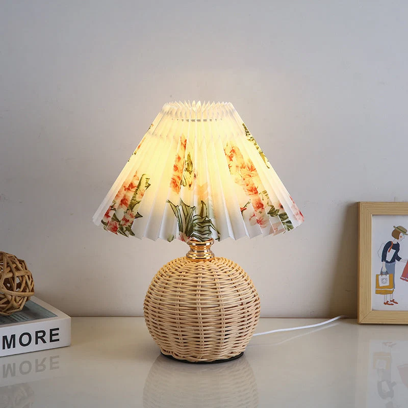 Rotan Tafellamp Geplooide Kap USB 5W Slaapkamer Nachtkastje Scandinavisch Boho Sfeerverlichting Riet Bureau Leeslamp | Sansoti