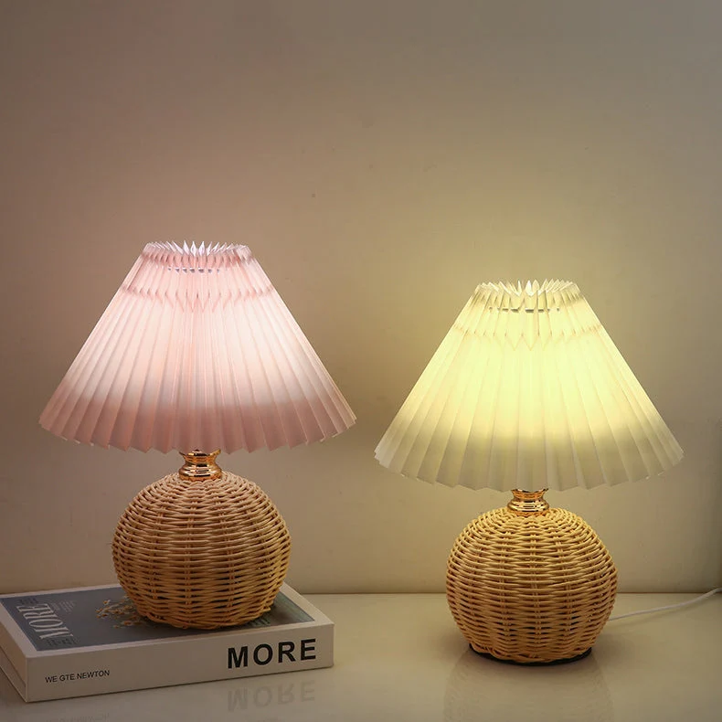 Rotan Tafellamp Geplooide Kap USB 5W Slaapkamer Nachtkastje Scandinavisch Boho Sfeerverlichting Riet Bureau Leeslamp | Sansoti