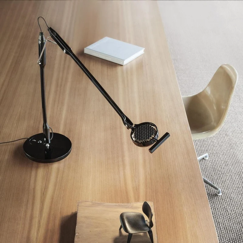 Luceplan Tivedo LED Büro-Tischlampe mit Präsenzsensor 3000K