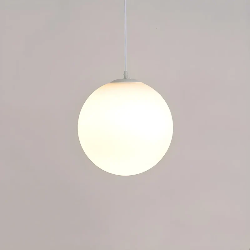 Moderne Witte Globe Hanglamp van Glas met Ronde Bolvorm in Diverse Maten voor Eetkamer en Woonkamer | Sansoti