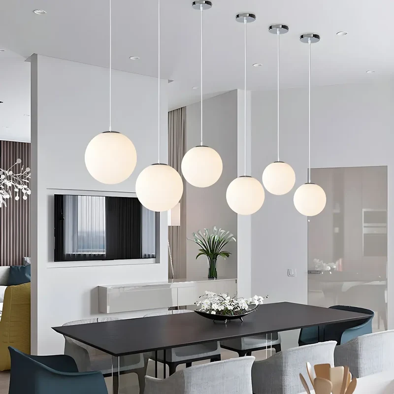 Moderne Witte Globe Hanglamp van Glas met Ronde Bolvorm in Diverse Maten voor Eetkamer en Woonkamer | Sansoti