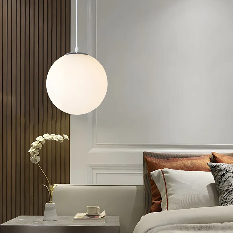 Moderne Witte Globe Hanglamp van Glas met Ronde Bolvorm in Diverse Maten voor Eetkamer en Woonkamer | Sansoti