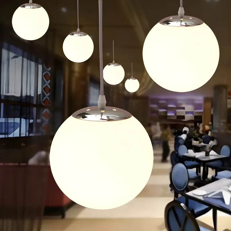 Moderne Witte Globe Hanglamp van Glas met Ronde Bolvorm in Diverse Maten voor Eetkamer en Woonkamer | Sansoti