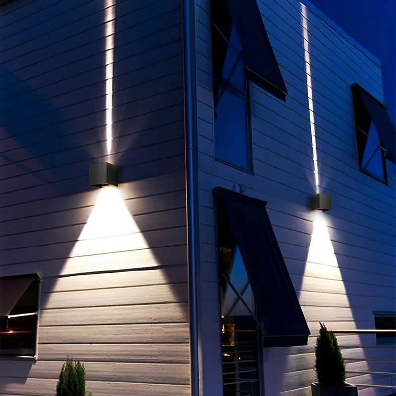 Buiten LED Wandlamp Kubus Aluminium Zwart 12W IP65 Op-en-Neer Verlichting Gevel Opbouw Tuinverlichting Buitenwandlamp Modern Minimalistisch | Sansoti