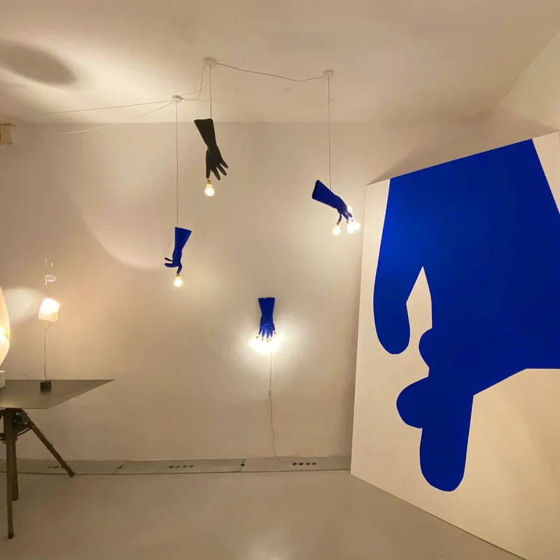 Ingo Maurer LED Hängeleuchte Black Luzy Handschuh