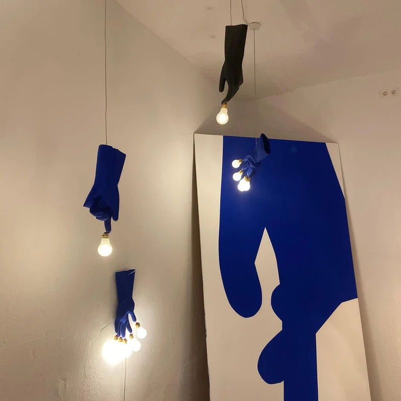 Ingo Maurer LED Pendellampe Blue Luzy Gummihandschuh