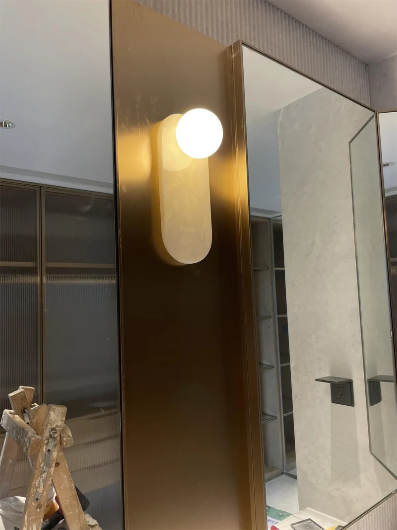 Luxe Wandlamp van Jade of Marmer met Glazen Kap – Mid Century Design Verlichting voor Slaapkamer en Hal | Sansoti